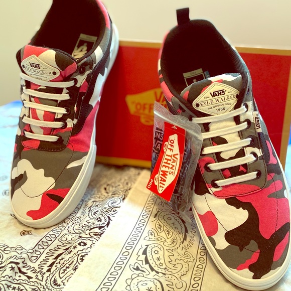 vans pink camo